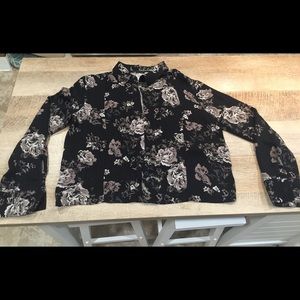 Pretty Flowered Button-down Shirt